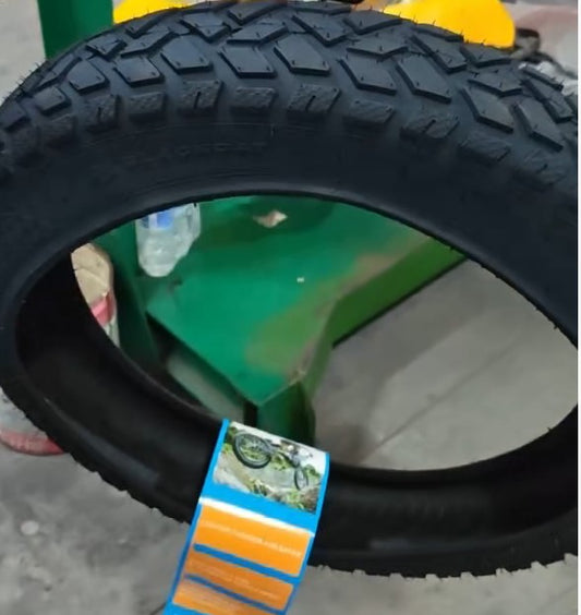 BLACK CAT Tire 20.4.0 – Durable & High Grip